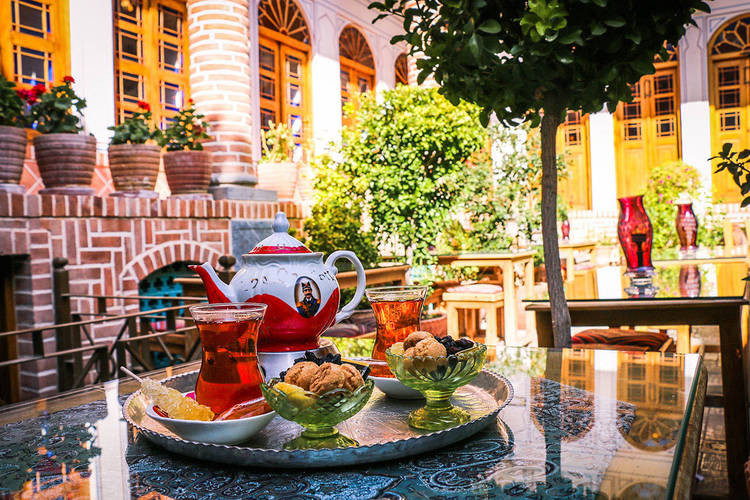 عکس کافه گردی در خیابان های نصف جهان