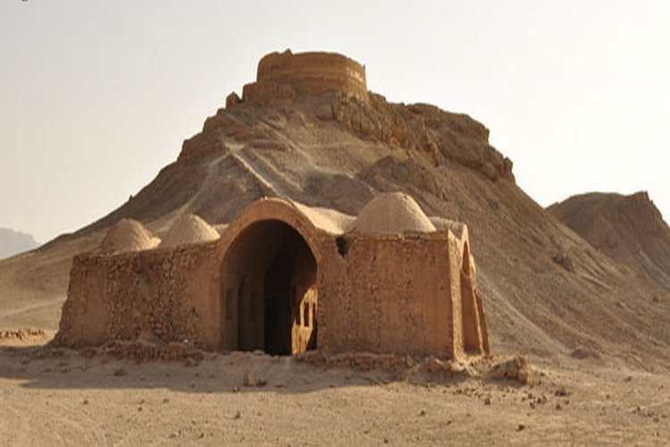 عکس برج خاموشان یزد