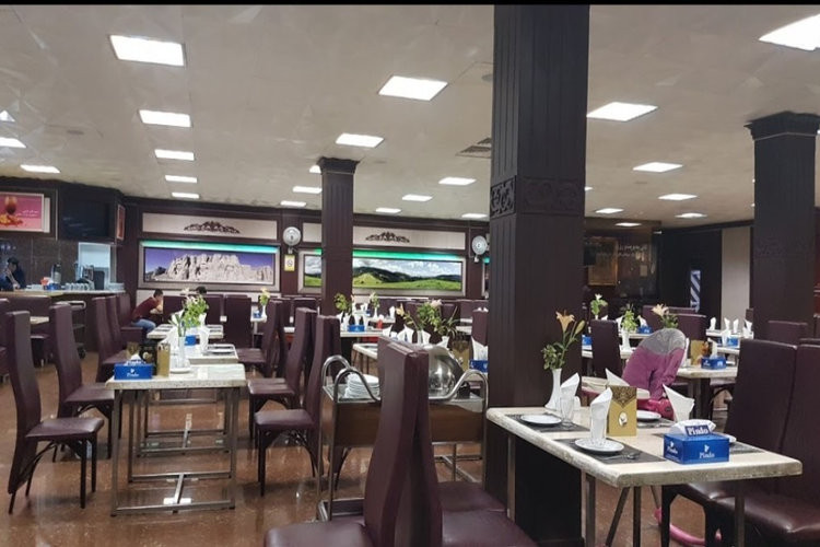 عکس رستوران لوکس طلایی