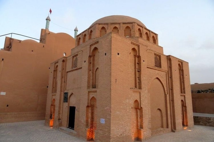 عکس مقبره دوازده امام یزد